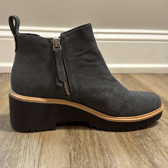 Tom’s Maude Wedge Boot Dark Grey Suede EUC - Picture 6 of 10
